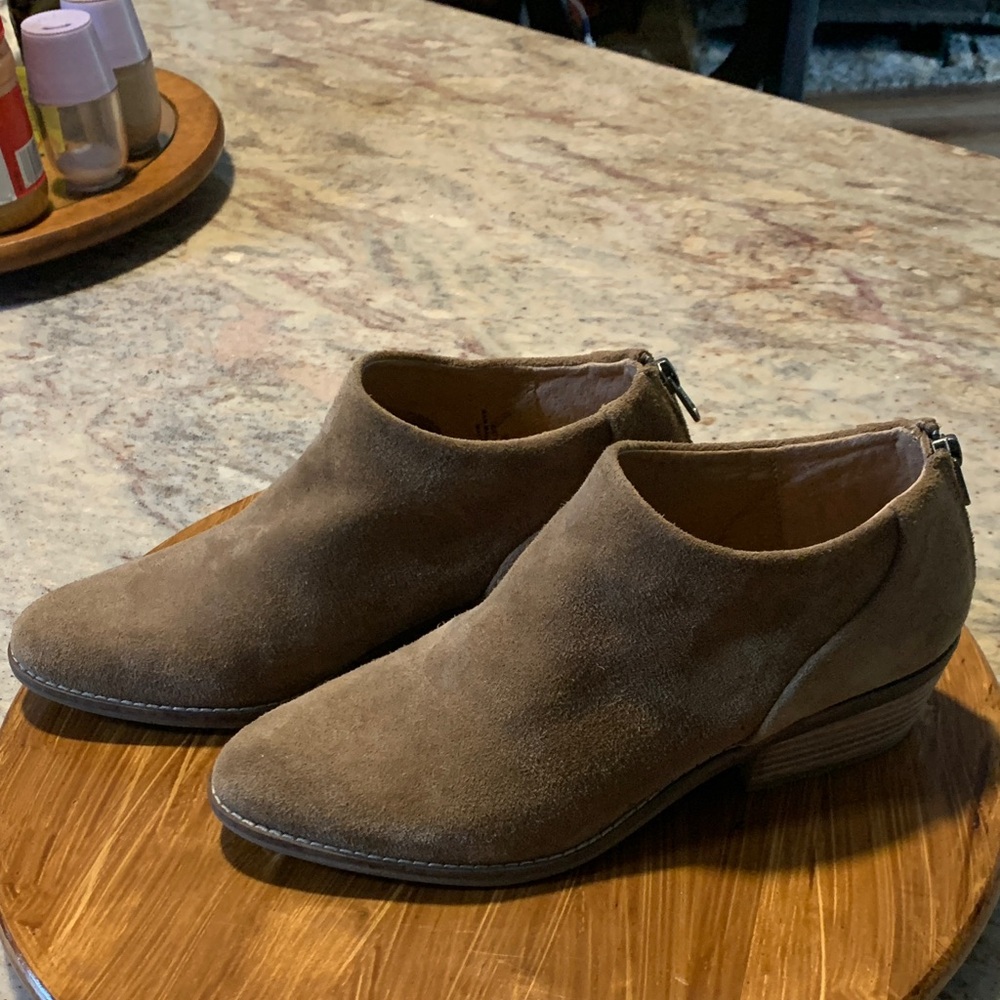 Lucky Brand Tan Suede Ladies boots Size 9M